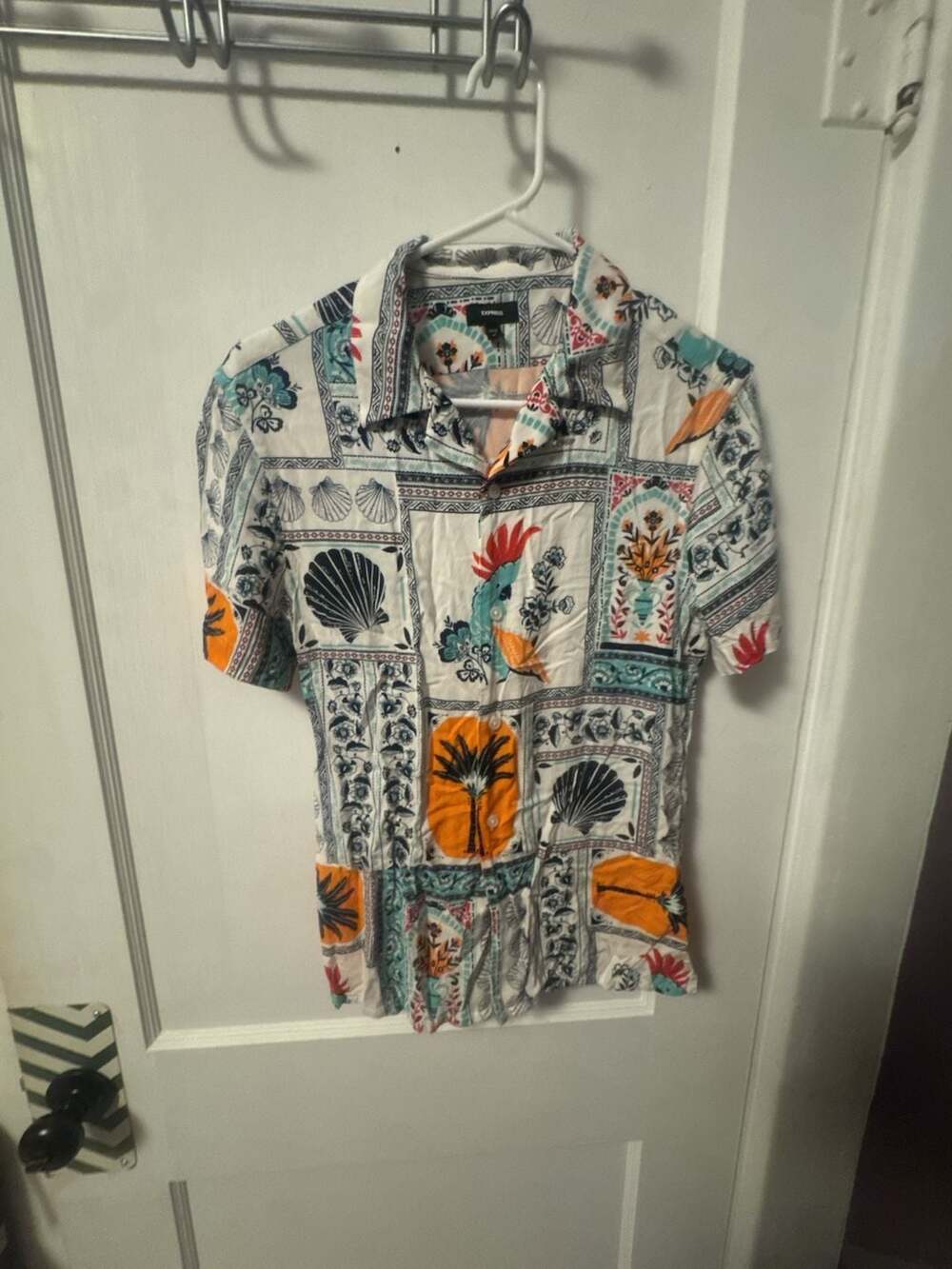 EXPRESS Multi-Color Parrot & Seashell Tile Print Short Sleeve Rayon Button-Down